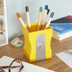 Pot à Crayons En Plastique Taille-crayon Jaune - Balvi -Domicile Art Magasin 79852 xl
