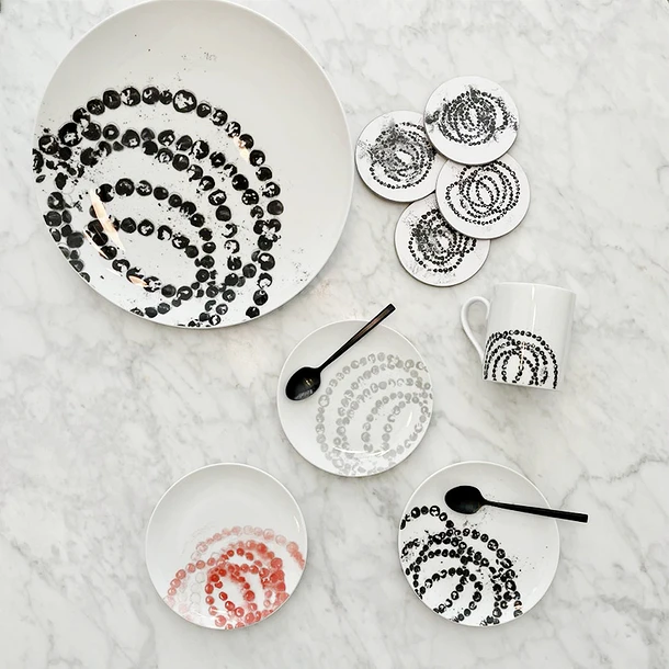 Assiette Mignardise « Rose Du Louvre » Noire En Porcelaine 16 Cm - Jean-Michel Othoniel 5 Assiette Mignardise « Rose Du Louvre » Noire En Porcelaine 16 Cm - Jean-Michel Othoniel – Image 3